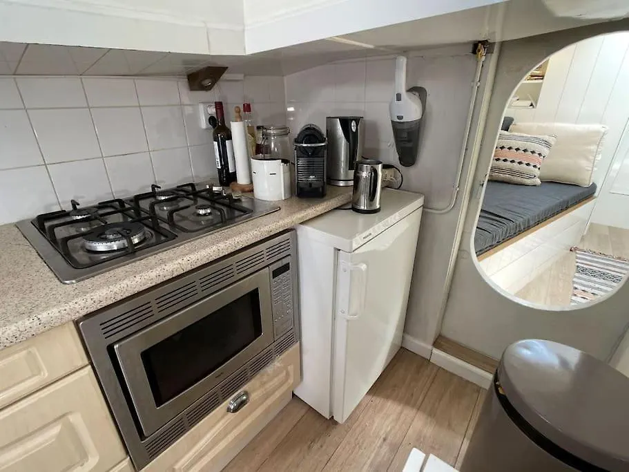 Spacious Homely House Boat 阿姆斯特丹 木屋